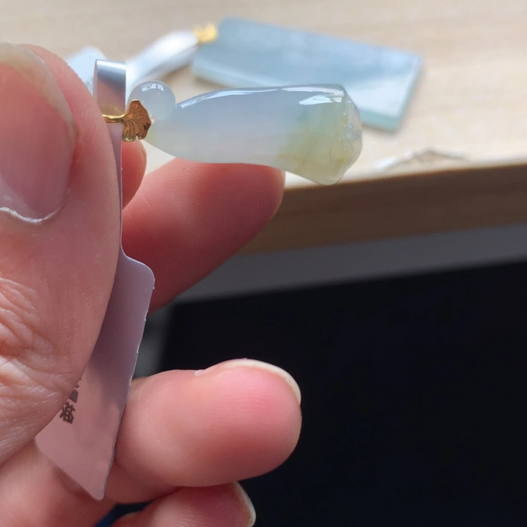 颈饰未镶嵌翡翠吊坠