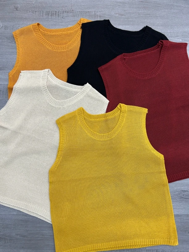 《秀秀精选》百搭圆领针织短袖