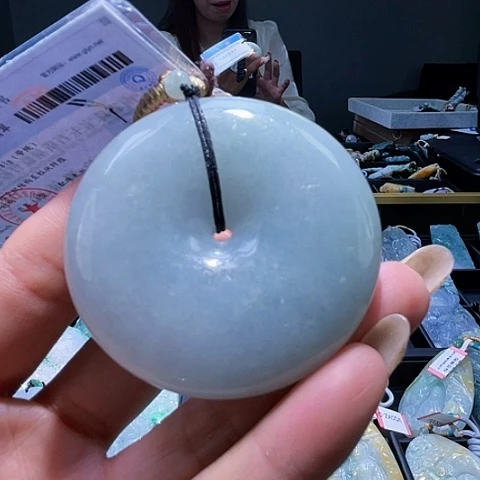颈饰未镶嵌翡翠一个