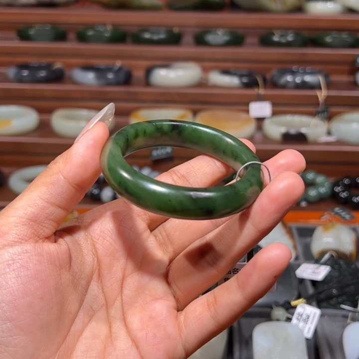 和田玉（碧玉）未镶嵌手镯碧籽贵妃