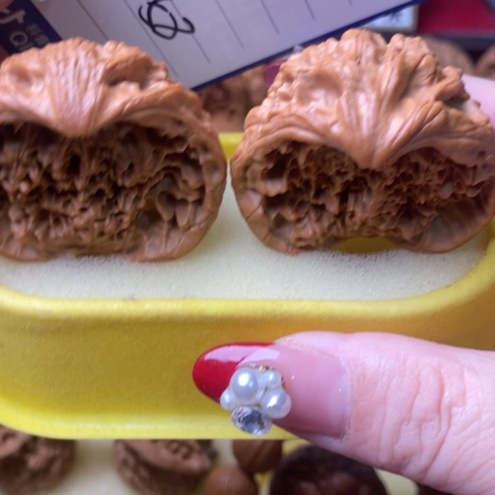 z***。桃核把件全品眼镜蛇