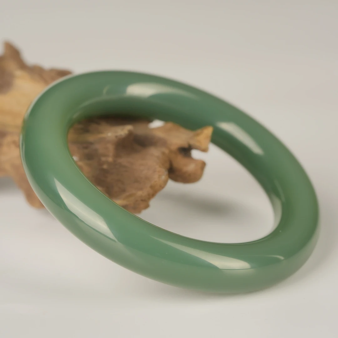 传世级 和田玉粉青鸭蛋青全起荧光完美级手镯 56.5圈口 H101700