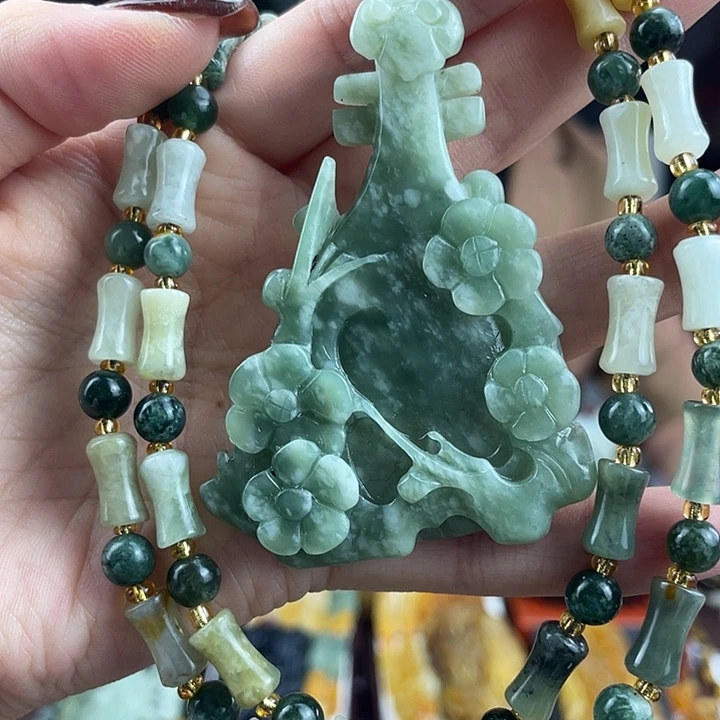 蛇纹石玉未镶嵌颈饰