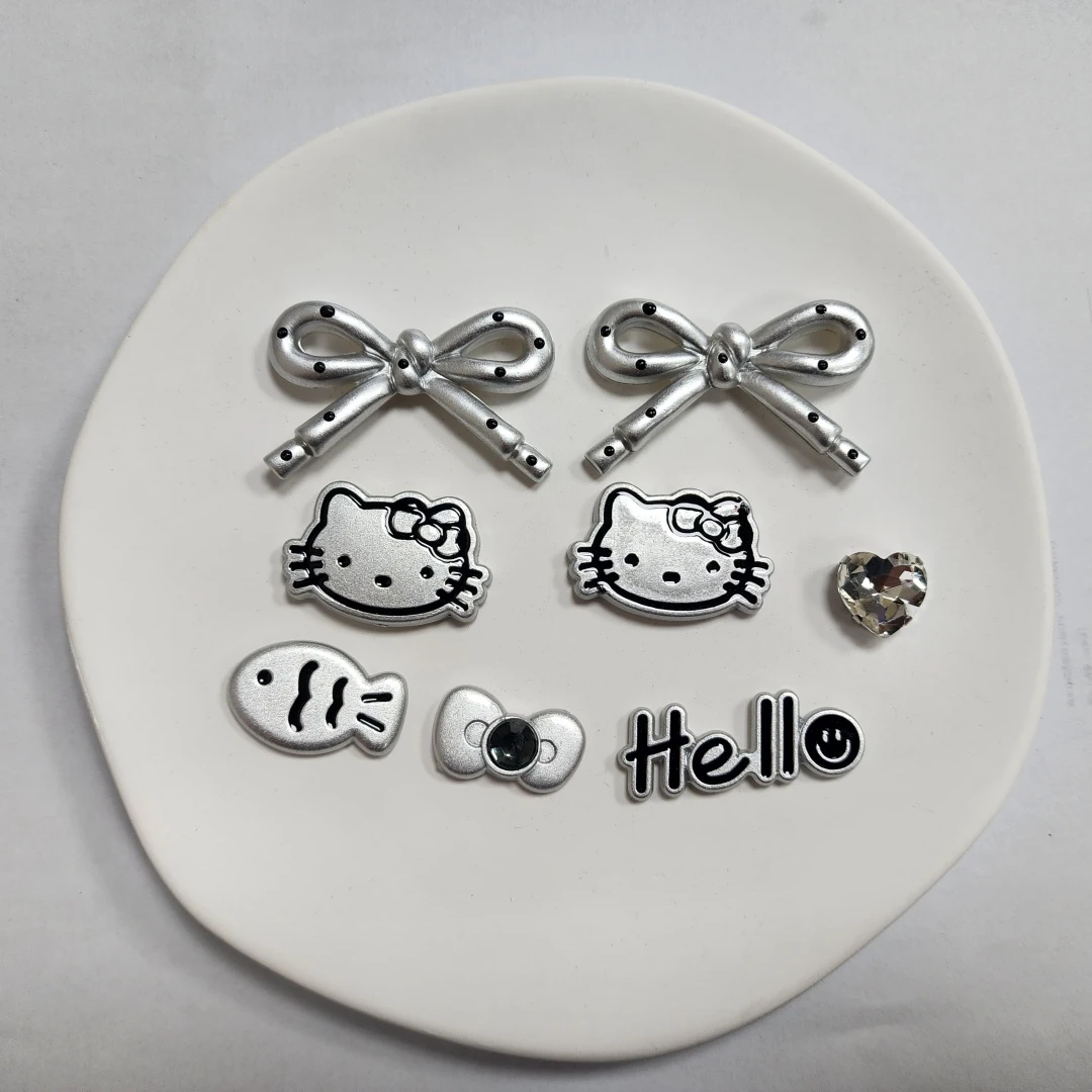 2025年新款KT猫洞洞鞋鞋扣时尚百搭精美