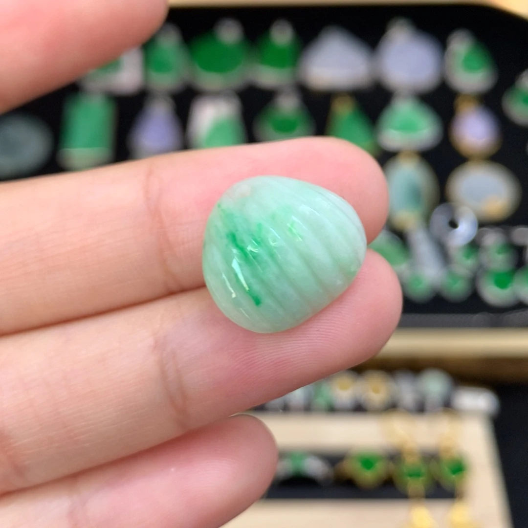 翡翠未镶嵌颈饰吊坠