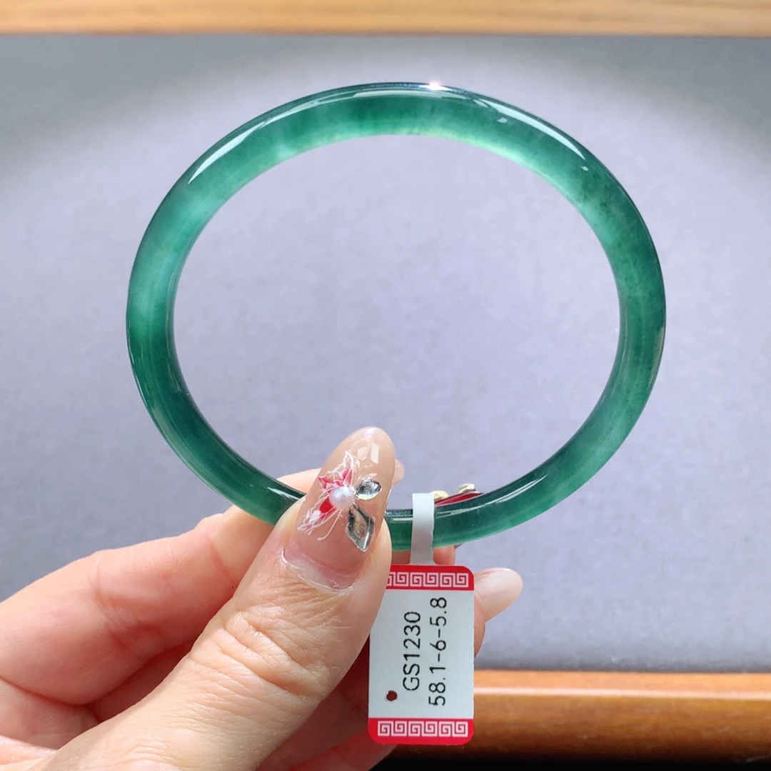 翡翠手镯未镶嵌天然翡翠手镯叮当镯