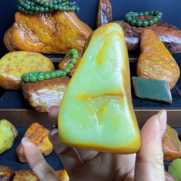 我***节和田玉未镶嵌颈饰