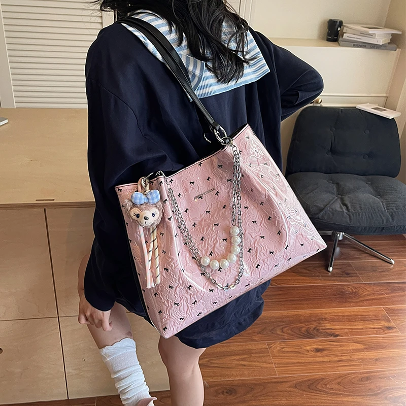 艾米兔女包2025新款潮流大容量果冻包时尚链条设计通勤单肩托特包