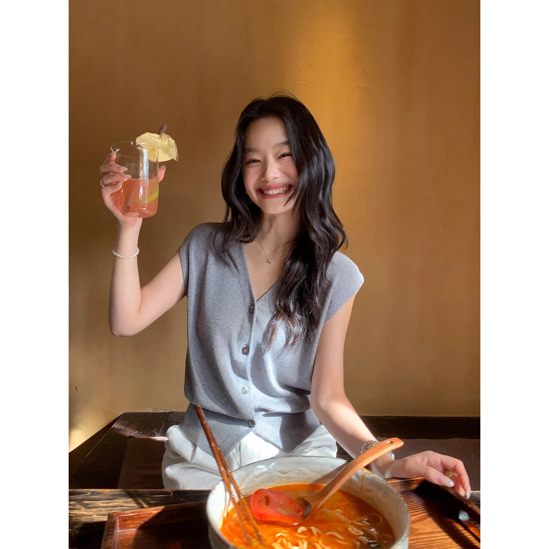 人手一件好版型！巨舒服！黑色v领无袖针织背心女夏季气质坎肩上衣