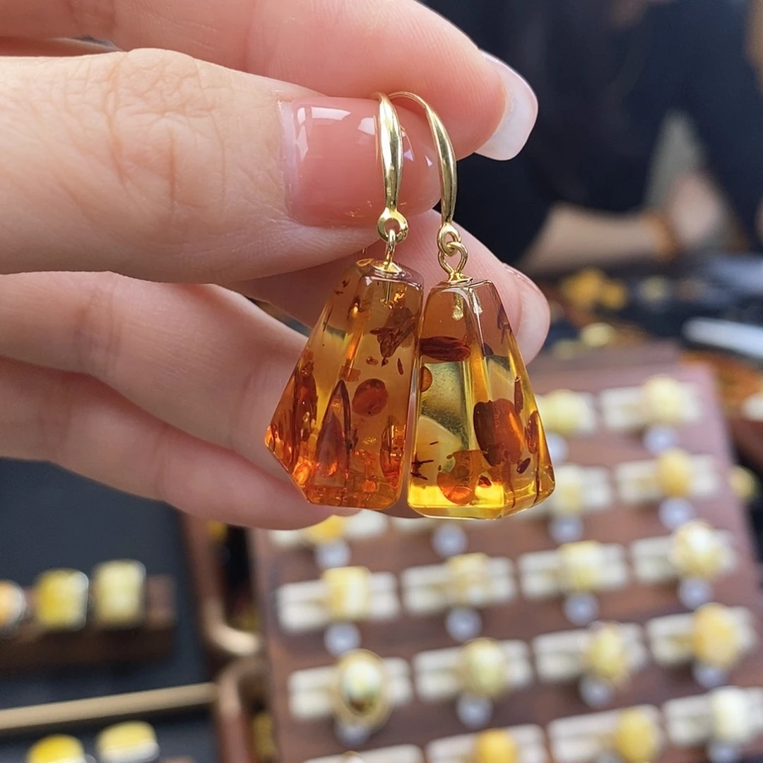 裸石琥珀未镶嵌成品