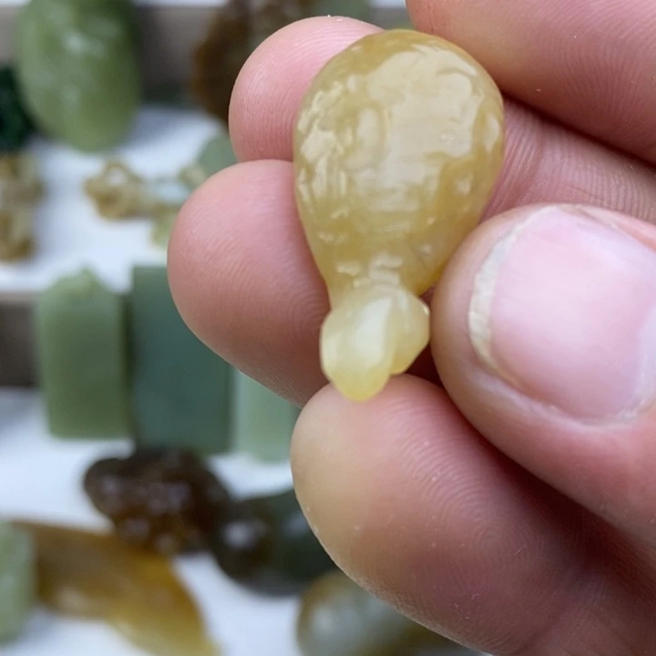 和田玉（糖玉）未镶嵌颈饰