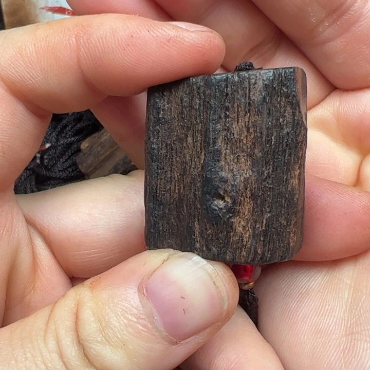 藤类降真香随形吊坠大小不一