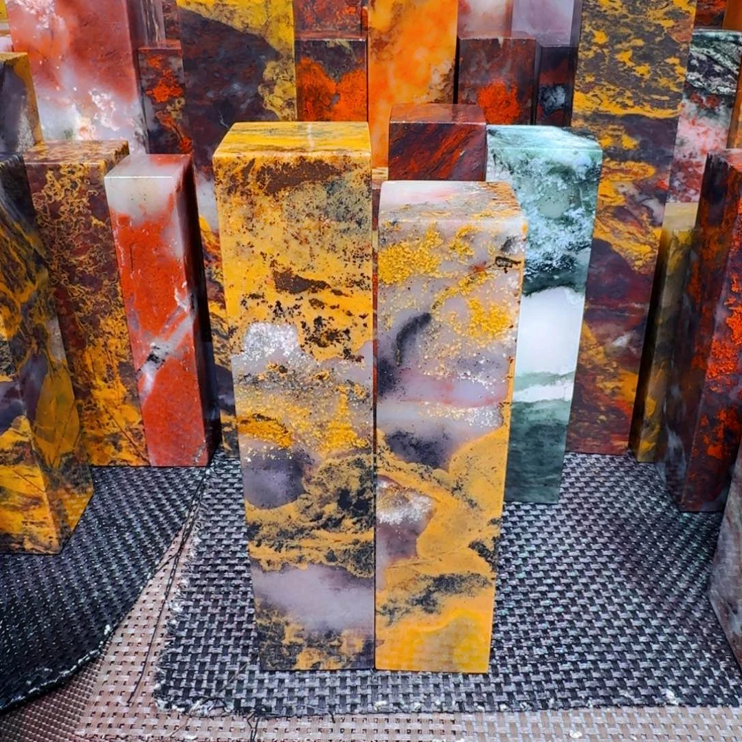 铁桂林鸡血玉口子料