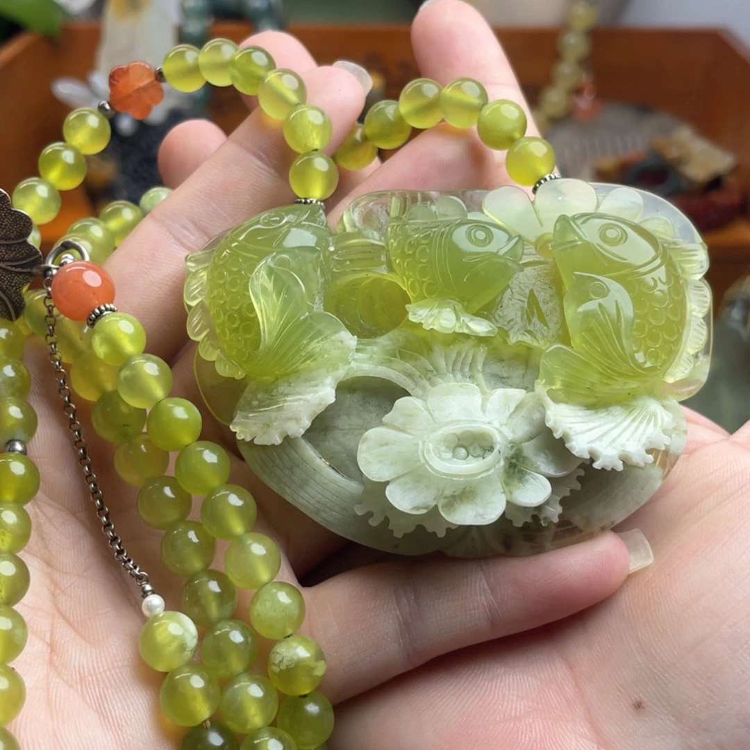 星***漫蛇纹石玉未镶嵌吊坠