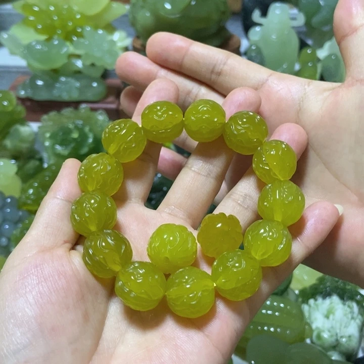 【闪购商品】蛇纹石玉未镶嵌手串李*?