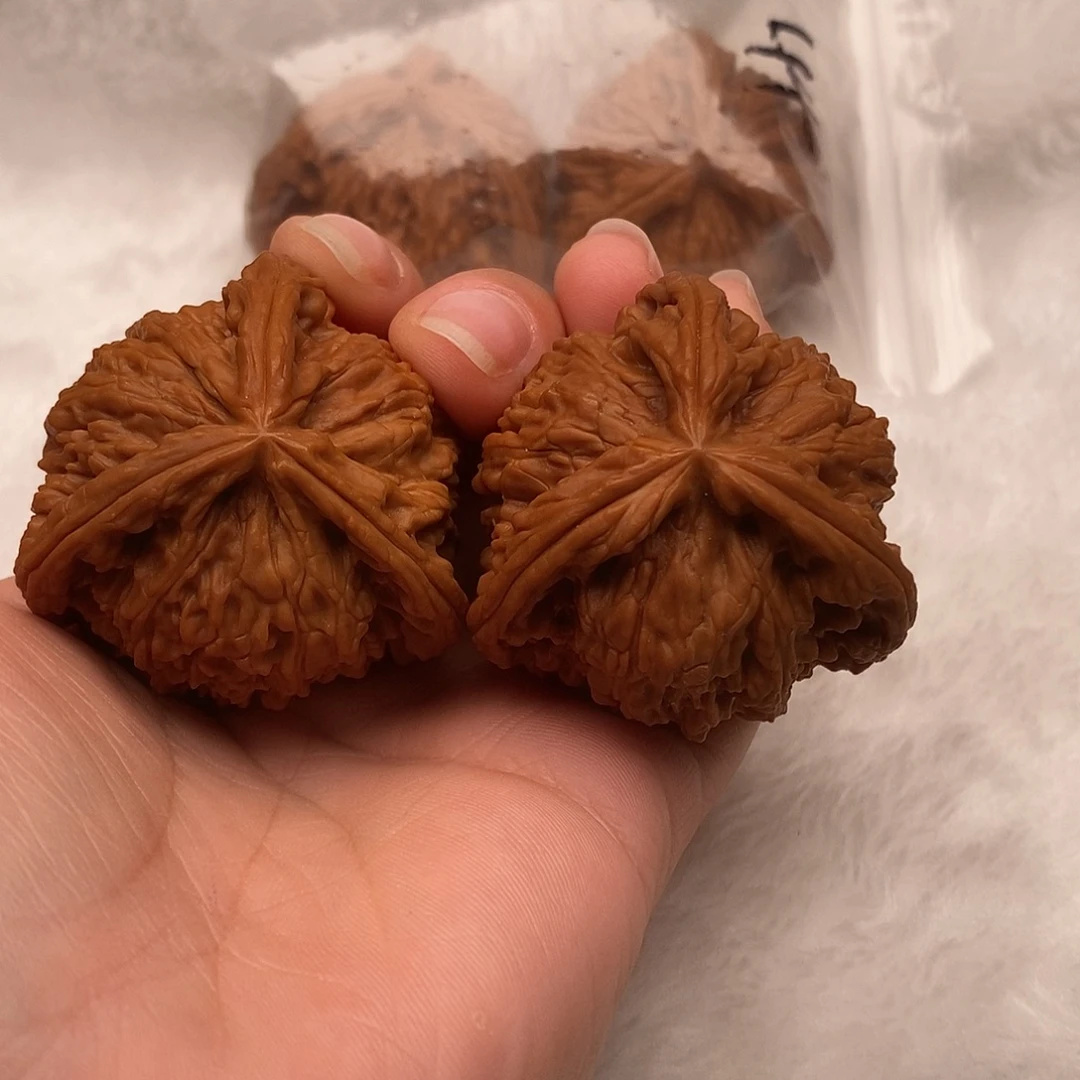 ***㔔文玩核桃吊坠三棱