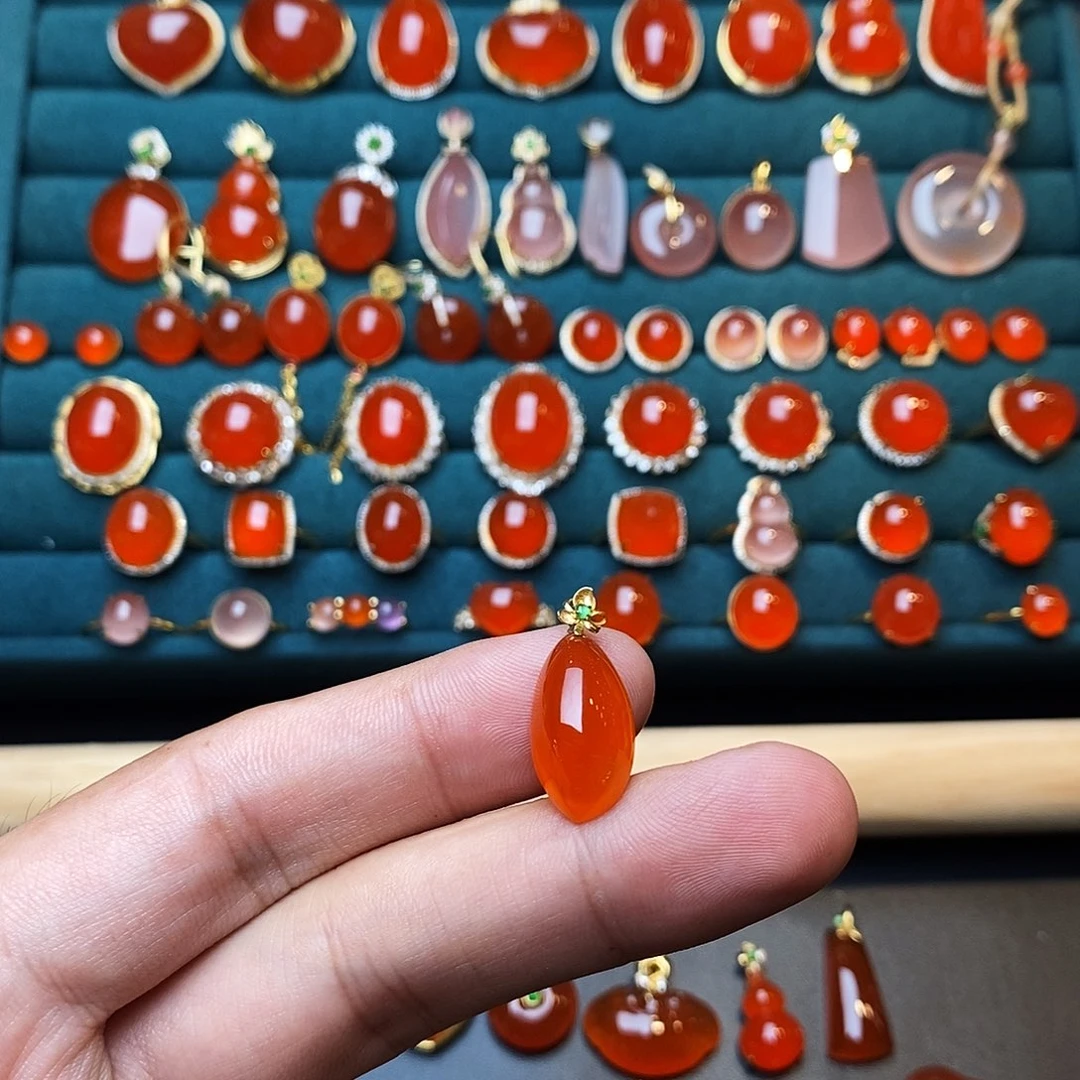 南红玛瑙18K金镶嵌颈饰