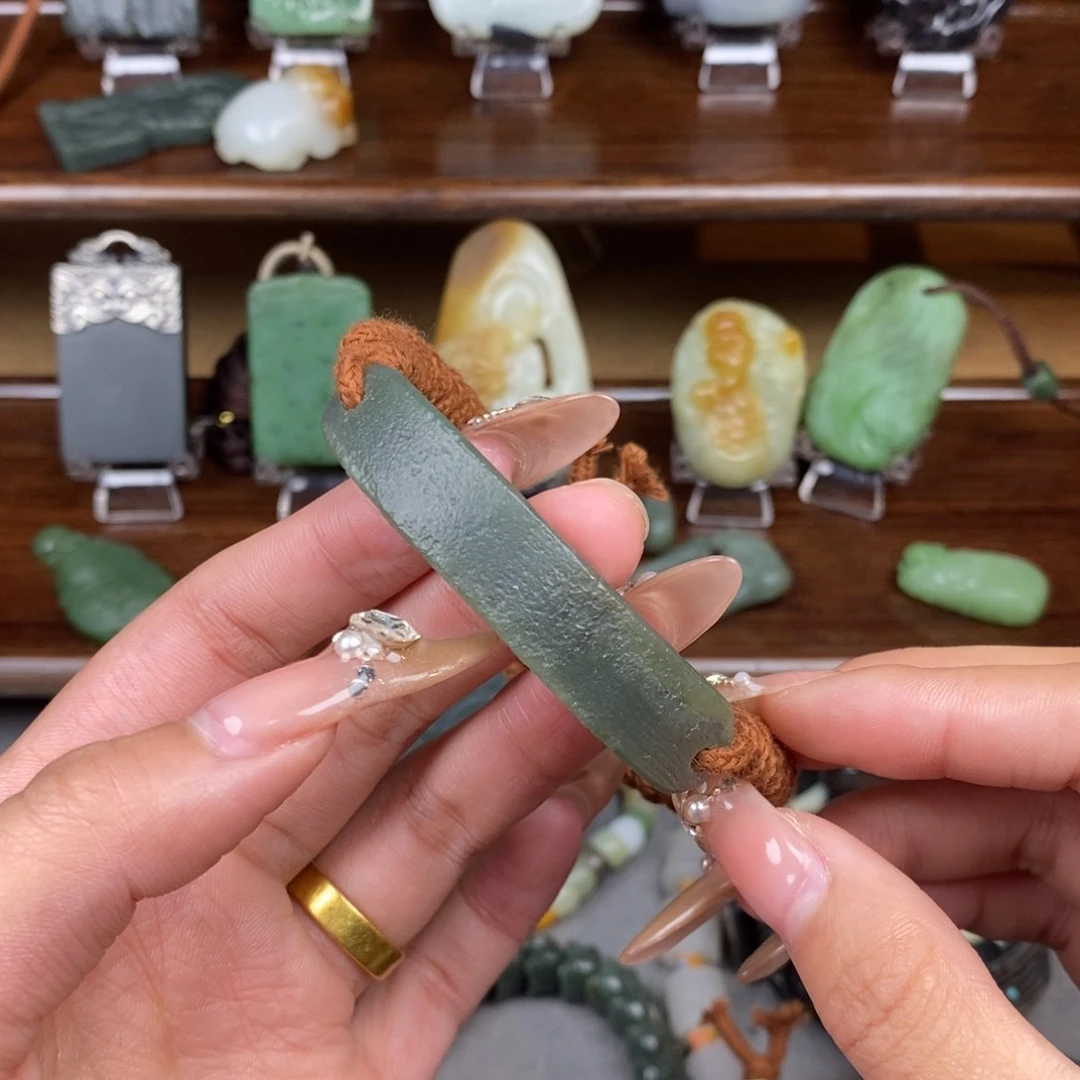 和田玉颈饰未镶嵌胜*