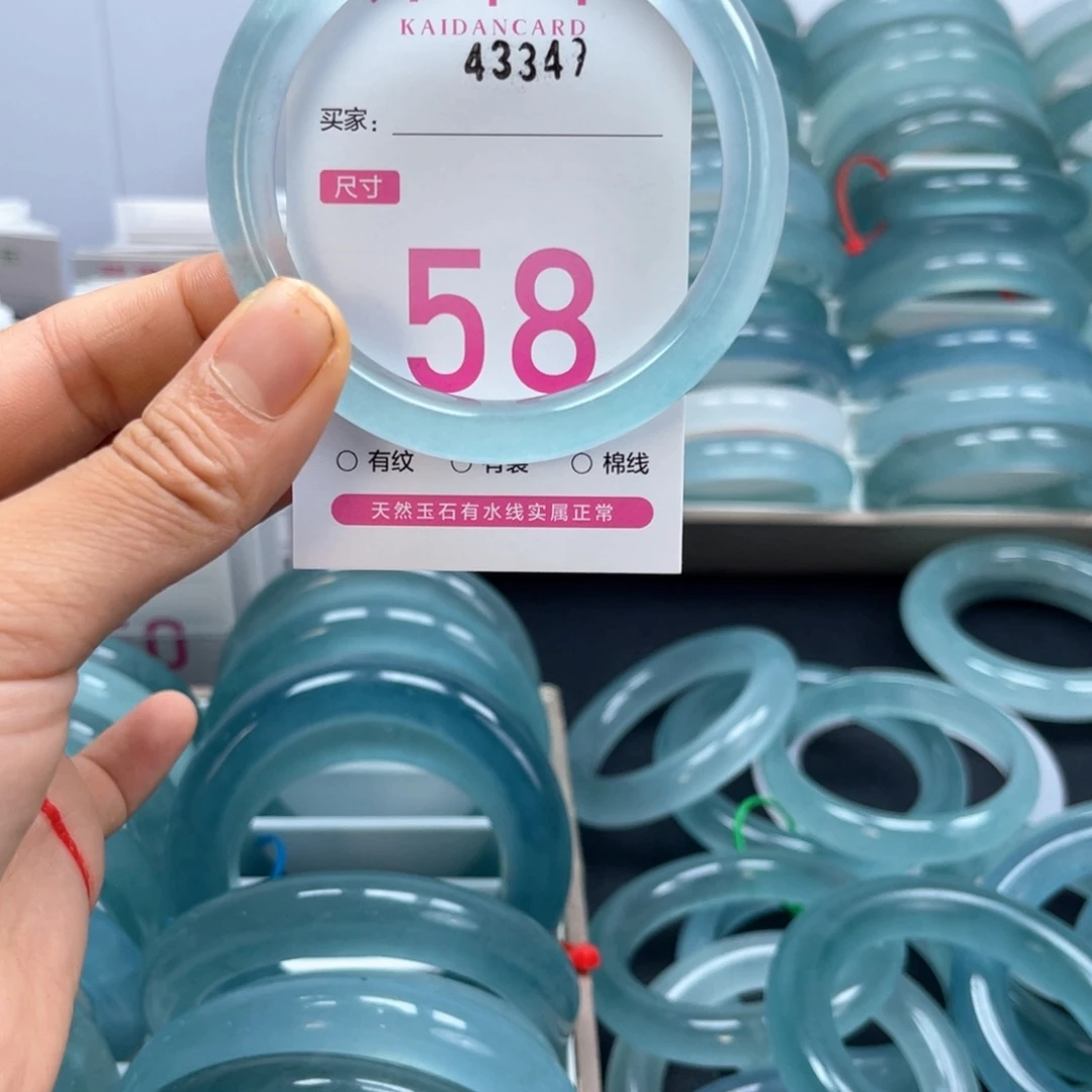 汤***嫂石英质玉手镯未镶嵌