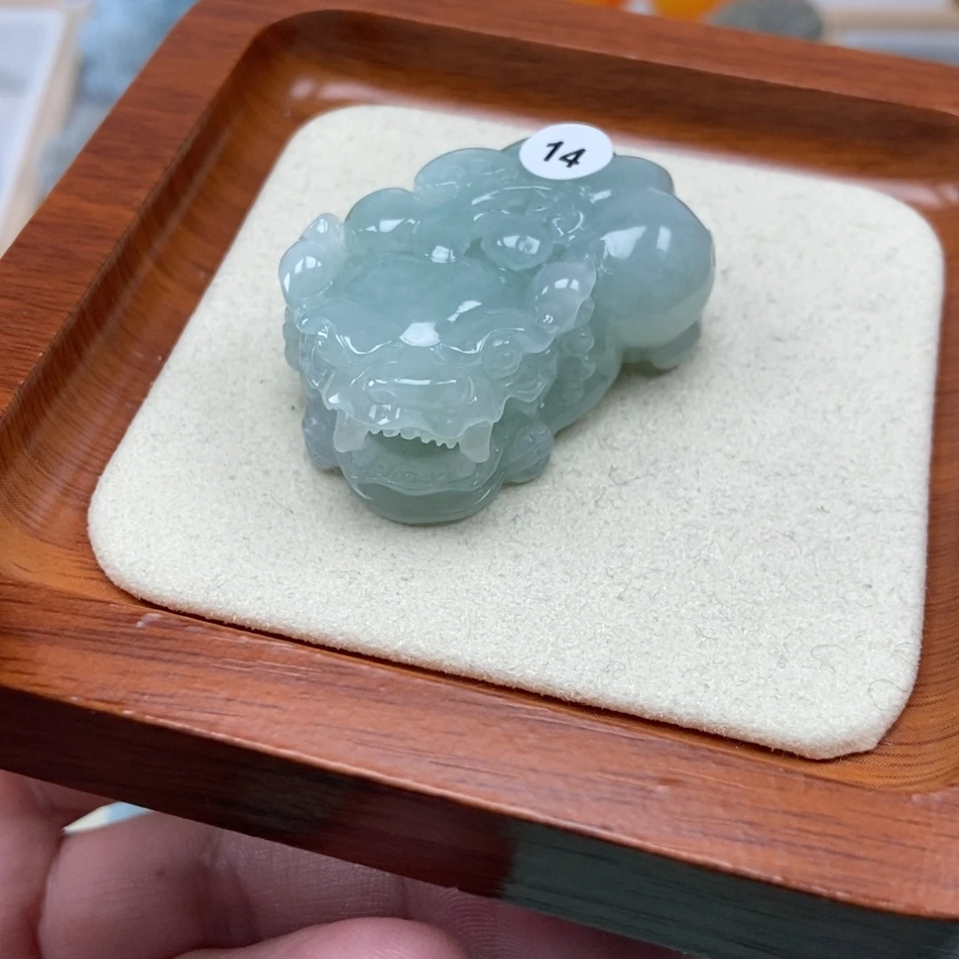 翡翠未镶嵌颈饰如意貔貅