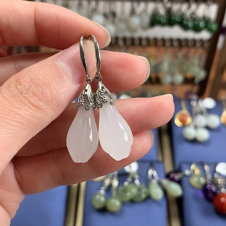 石英质玉（金丝玉）银S925镶嵌耳环玉兰花