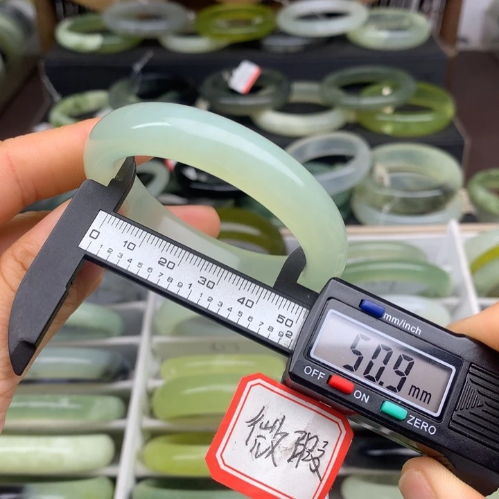 蛇纹石玉未镶嵌手镯632