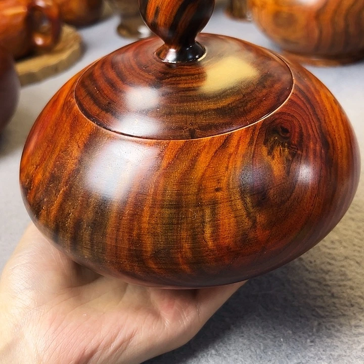 佳****陈老挝大红酸枝茶叶罐一个