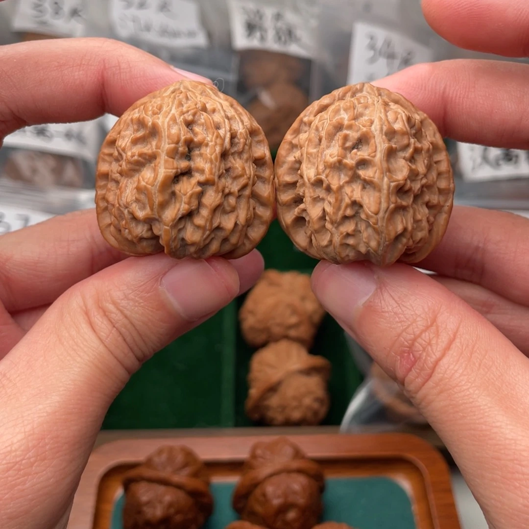 文玩核桃吊坠z**?34尺全品三角白