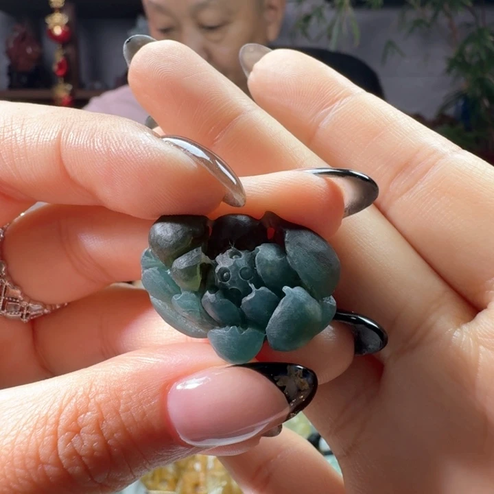 定制翡翠未镶嵌花花