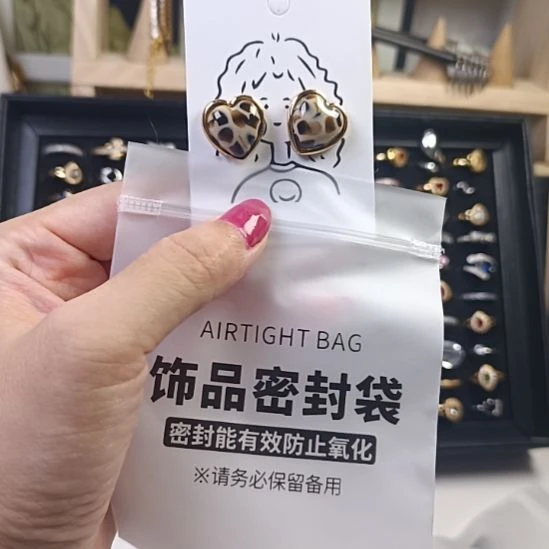 铜合金合金锆石豹纹爱心款小耳钉