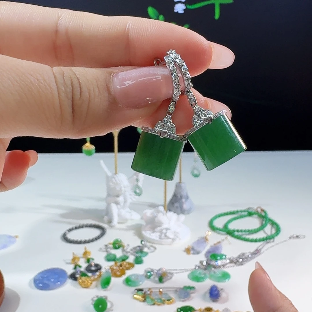 翡翠18K金镶嵌耳饰18k镶嵌