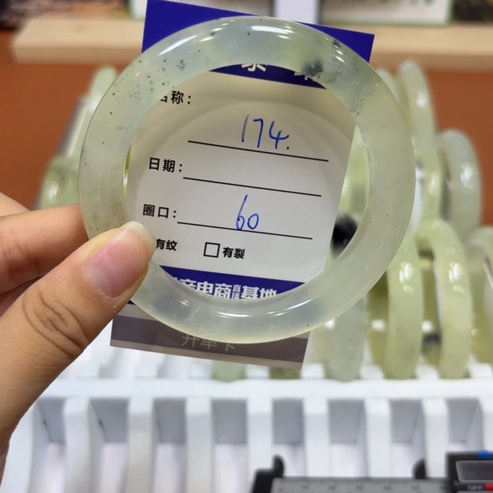未镶嵌岫玉手镯天然