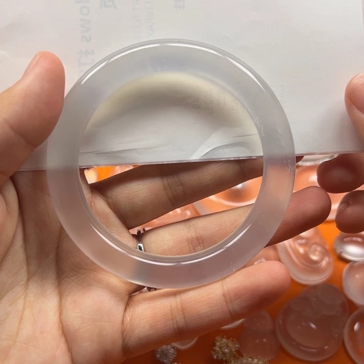 石英质玉未镶嵌颈饰