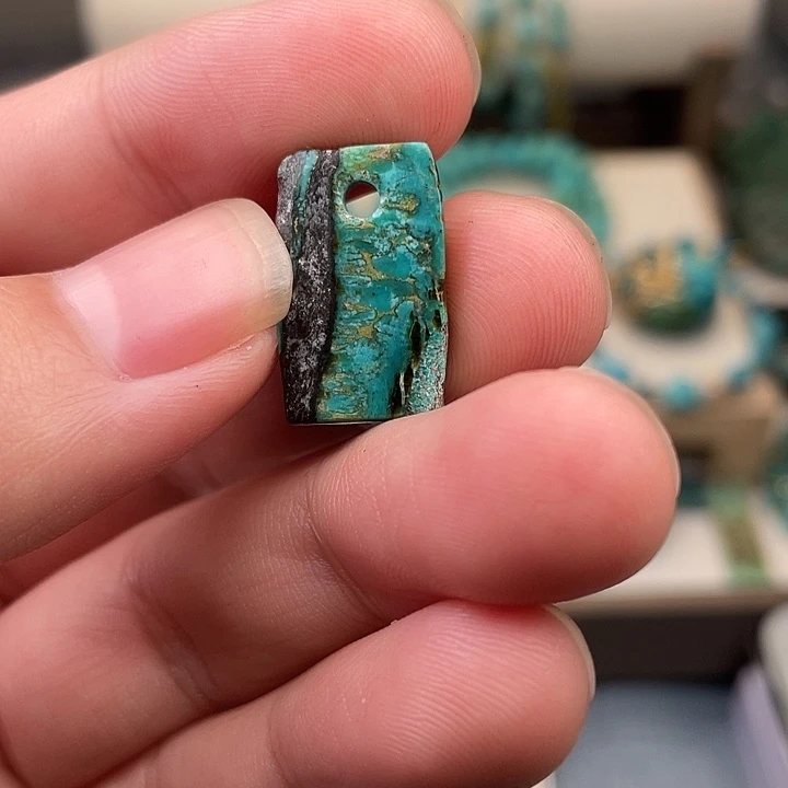 绿松石未镶嵌吊坠