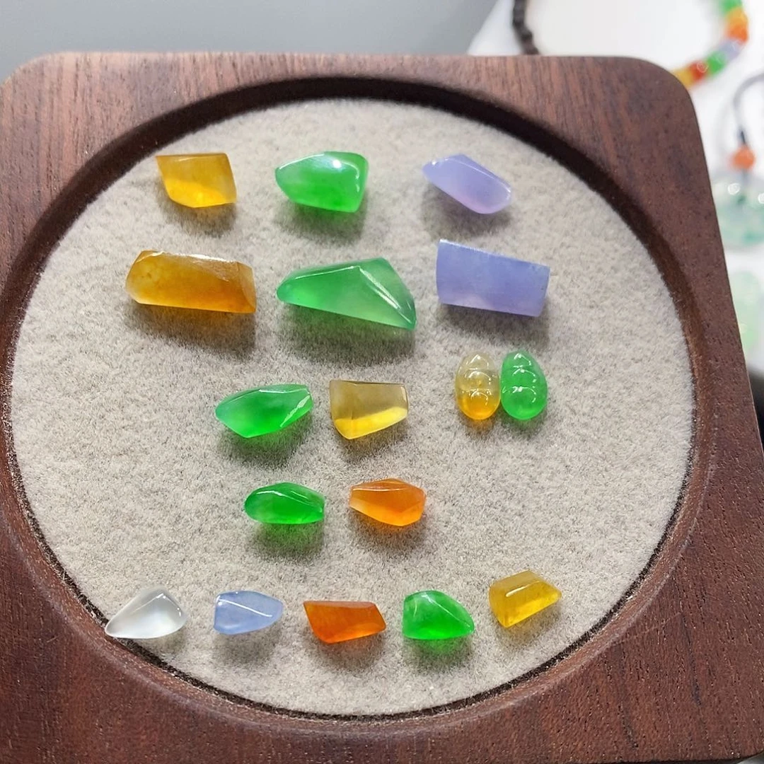 散珠翡翠每组不同价，发其一