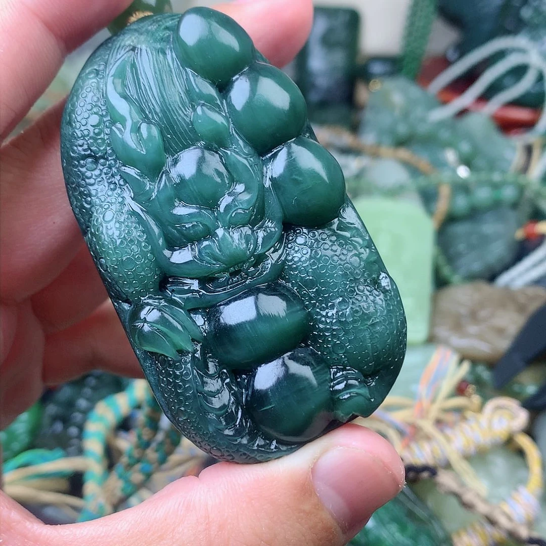 和田玉未镶嵌颈饰眠*?