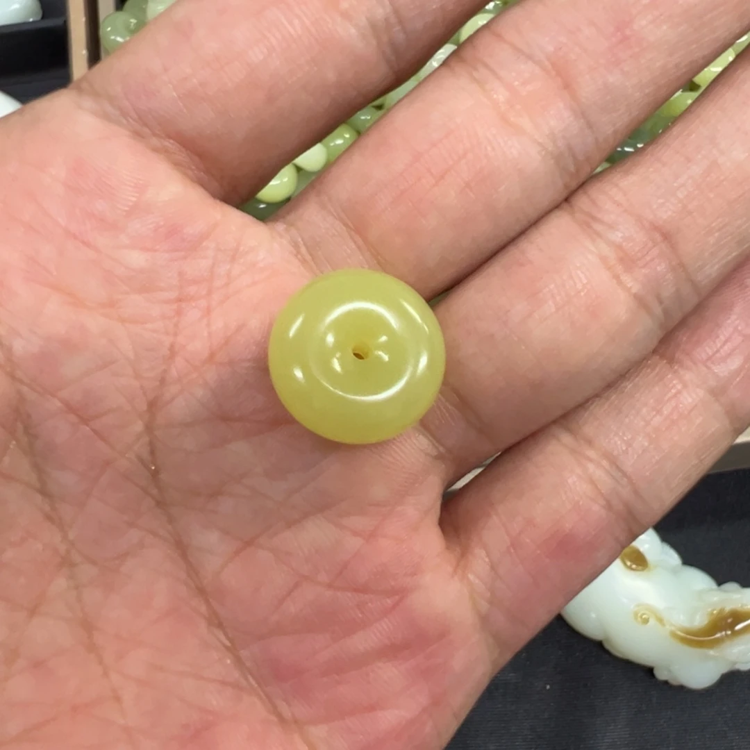 ****凯和田玉未镶嵌手链