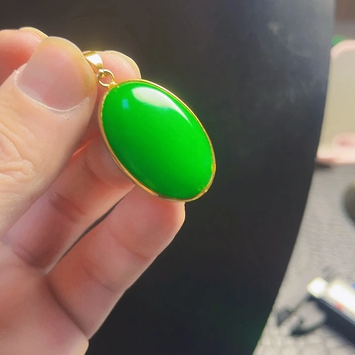 翡翠18K金镶嵌颈饰