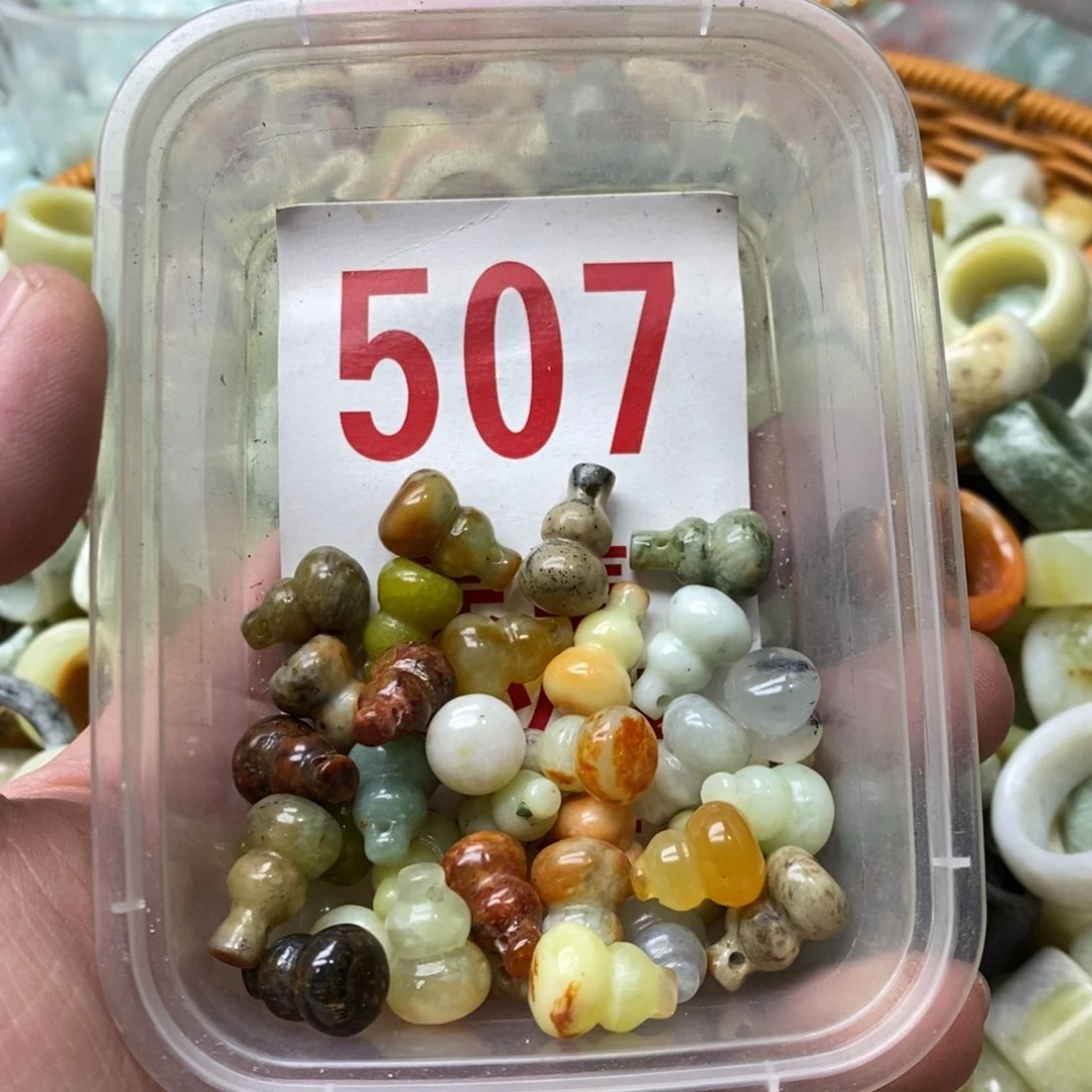 蛇纹石玉挂坠未镶嵌