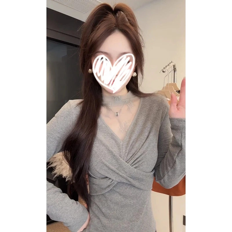 韩系洋气高级感扭结蕾丝V领长袖T恤女秋冬内搭打底衫修身显瘦上衣