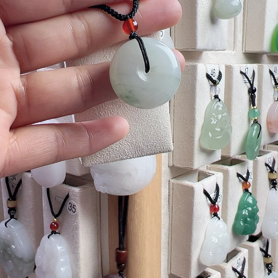 石英质玉未镶嵌颈饰