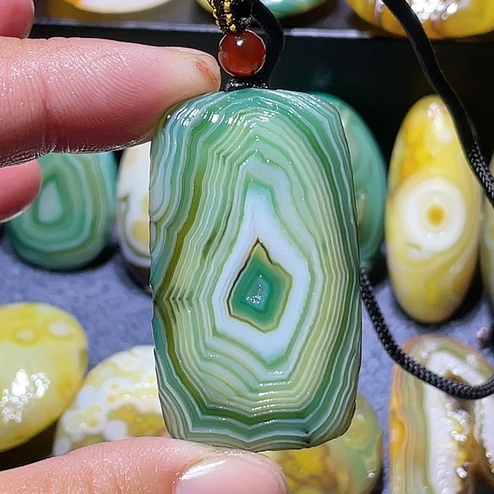 玛瑙/玉髓未镶嵌珠宝奇石