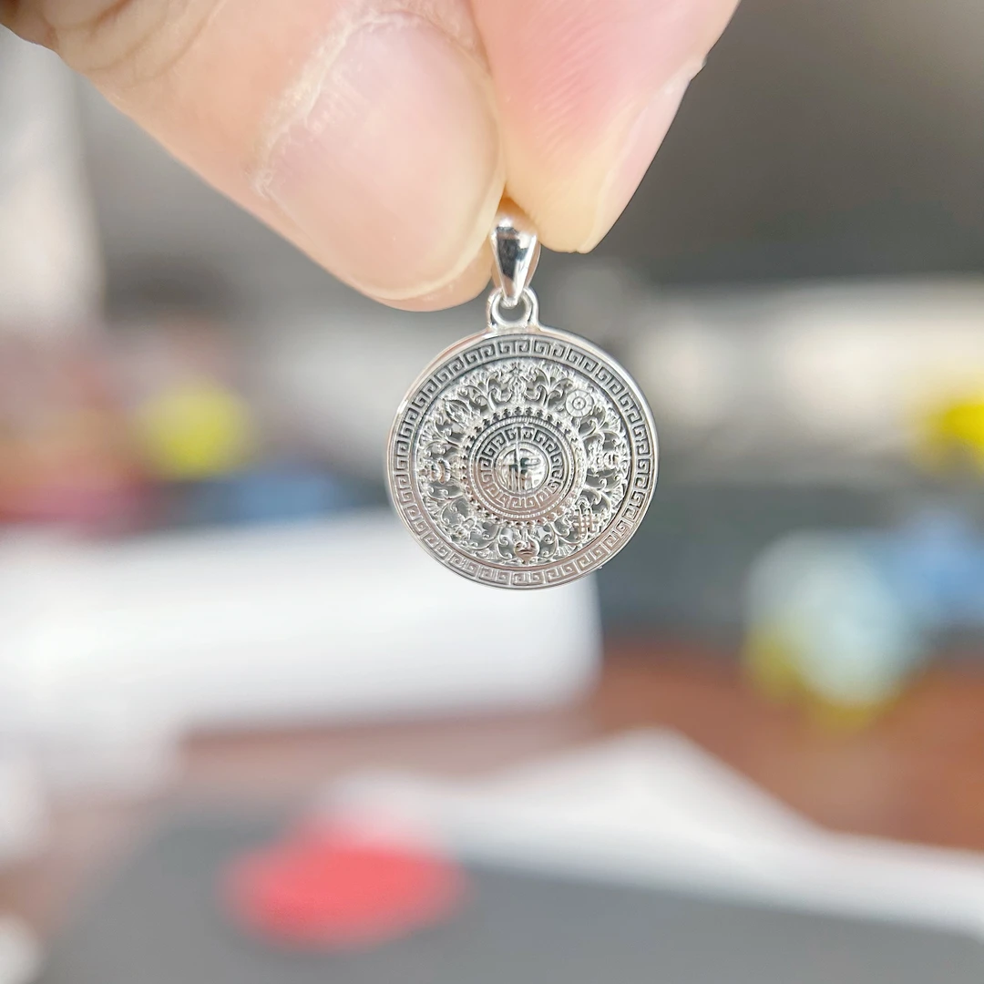 铂金Pt950扁版八宝罗盘爆闪时尚百搭吊坠【不支持7天无理由退换货】