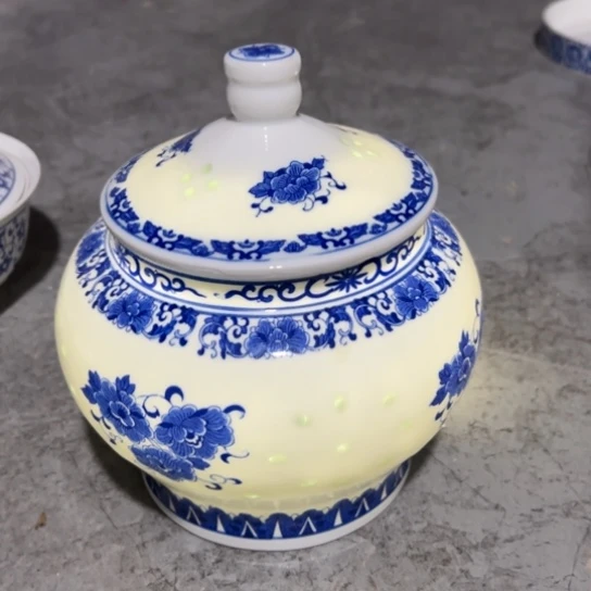 碗青花玲珑牡丹零食罐