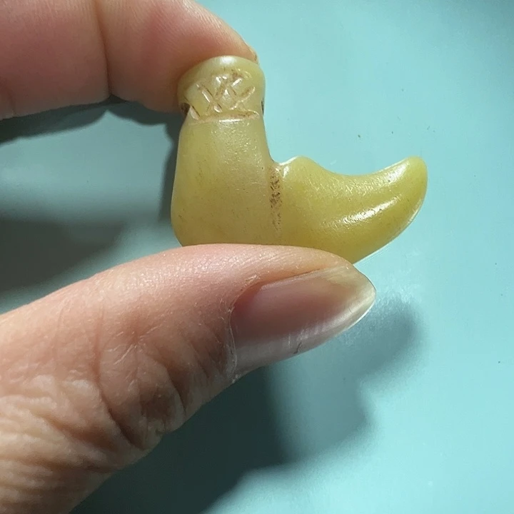 透闪石质玉未镶嵌挂件