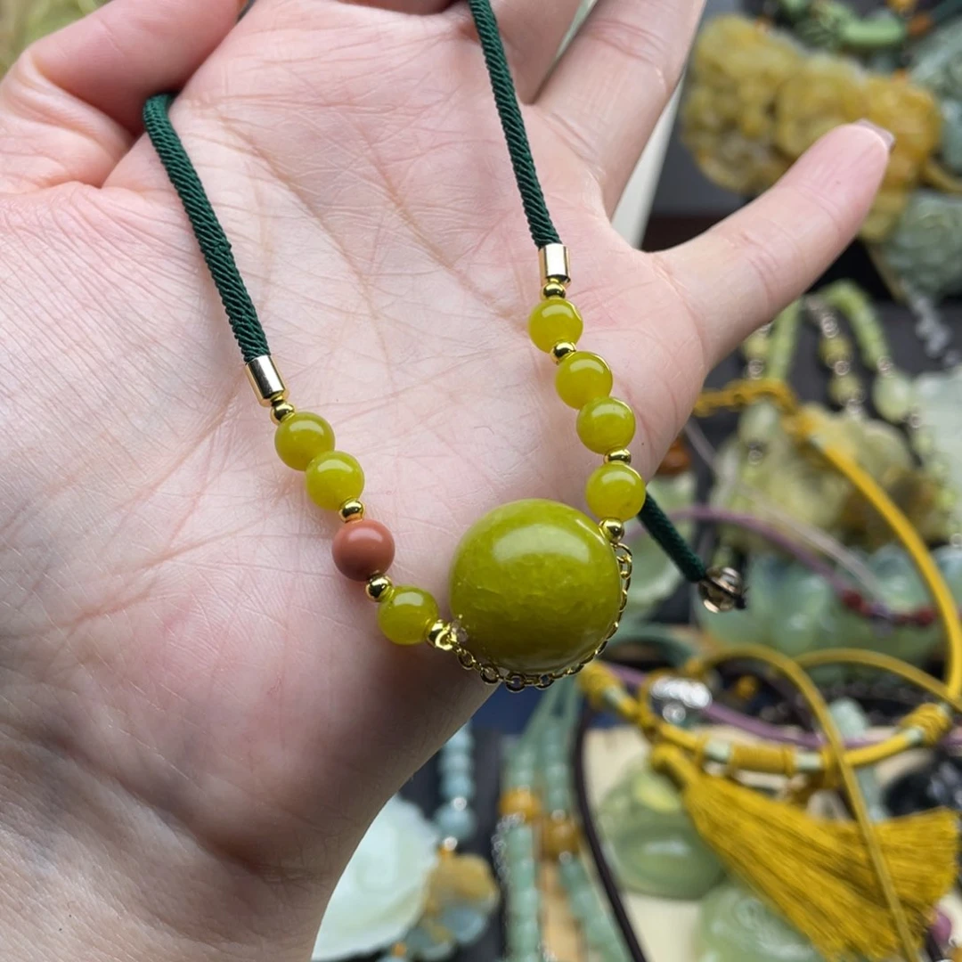 蛇纹石玉颈饰未镶嵌