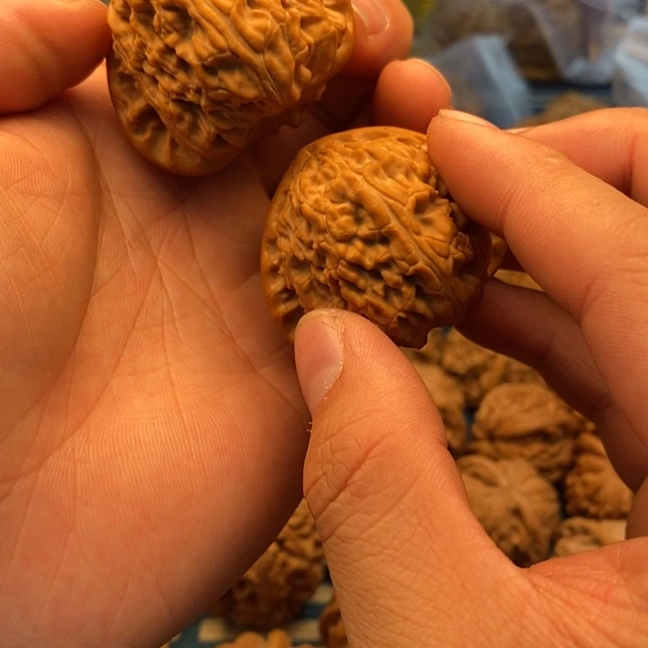 惗****文玩核桃吊坠文玩核桃手把件白狮子