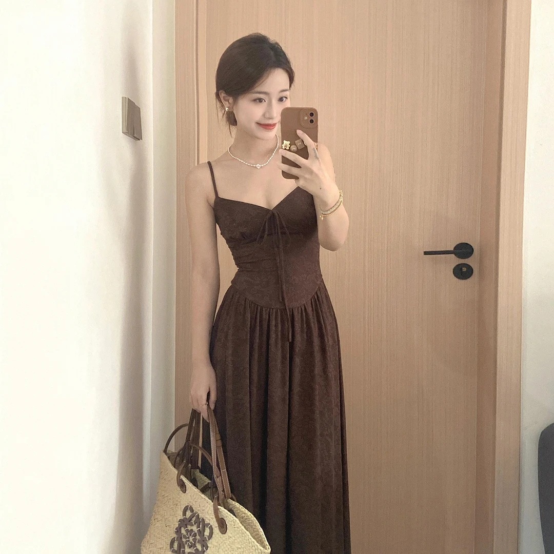 高级感气质法式吊带连衣裙子女夏季海边度假风收腰修身小个子长裙