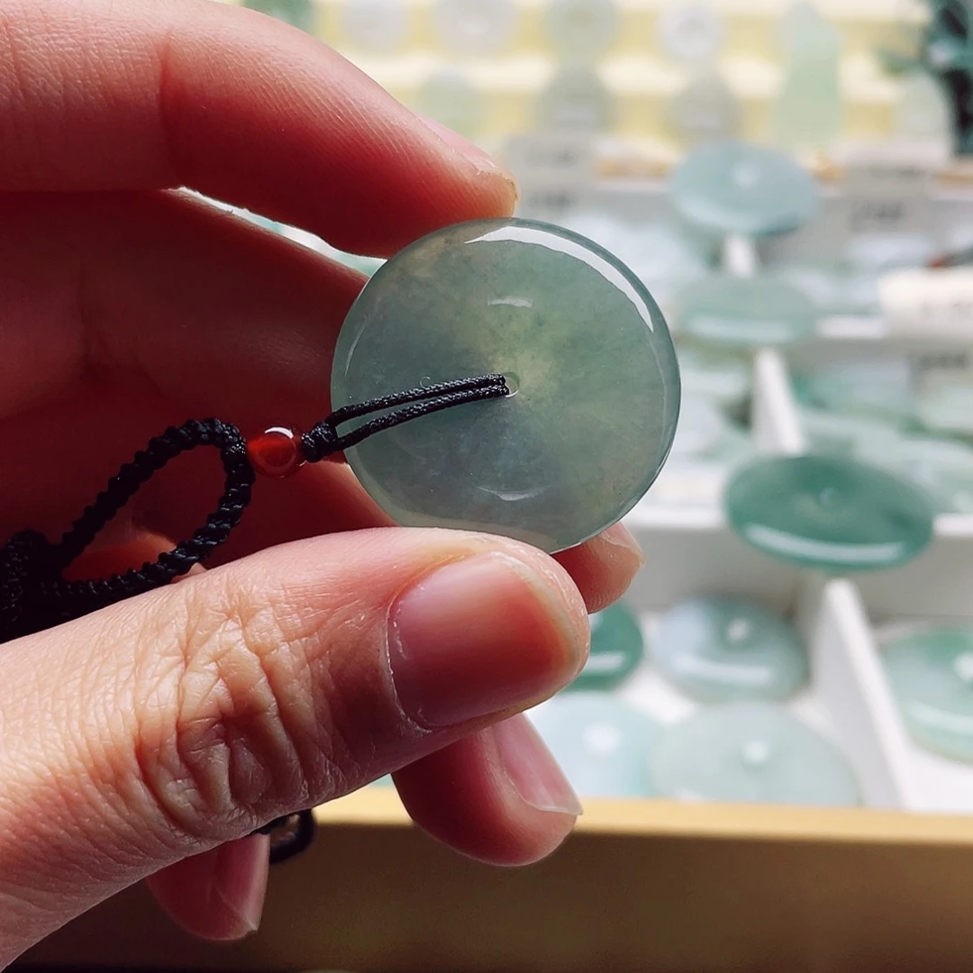 翡翠颈饰未镶嵌天然翡翠