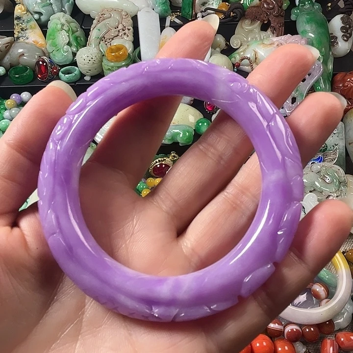 钱***飞翡翠未镶嵌颈饰翡翠未镶嵌颈饰品